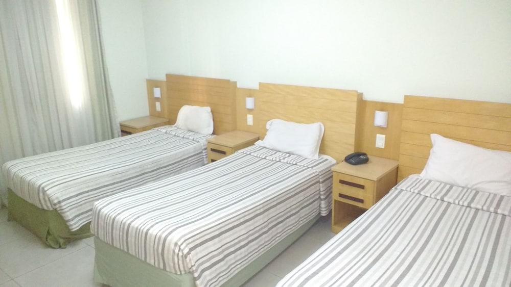 阿特兰蒂科托尔酒店 里约热内卢 外观 照片 Three beds in a hotel room