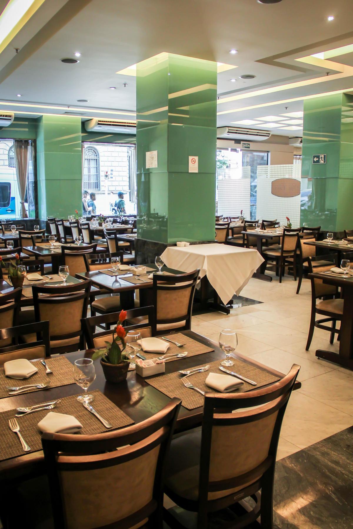 阿特兰蒂科托尔酒店 里约热内卢 外观 照片 Interior of a restaurant in Porto Alegre, Brazil.